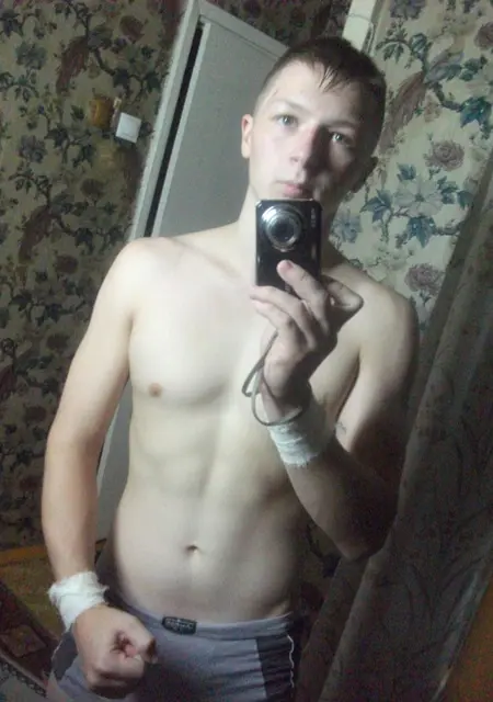 Я Стас, 28, из Томска, ищу знакомство для приятного времяпровождения