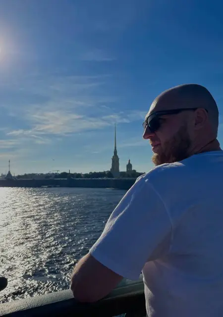 Александр из Мурино, мне 34, познакомлюсь для приятного времяпровождения