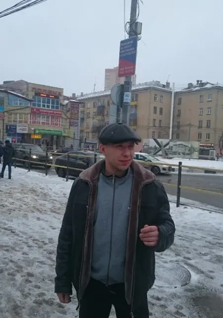 Серега из Великих Лук, мне 44, познакомлюсь на одну ночь