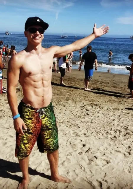 Денис из Хабаровска, ищу на сайте знакомства на одну ночь