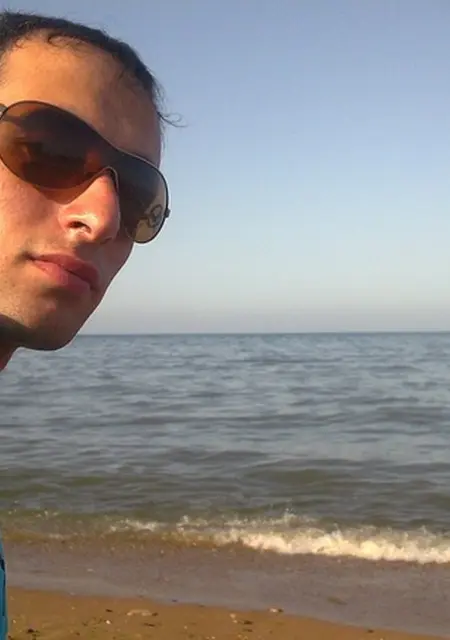 Я Рустам, 45, из Нефтеюганска, ищу знакомства на одну ночь