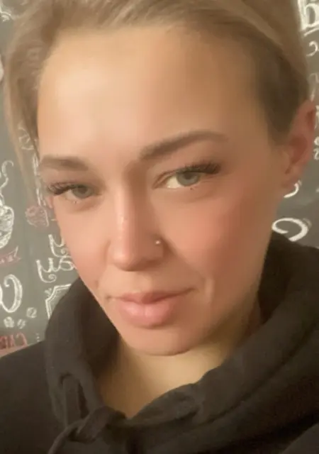 Я Алёна, 27, из Санкт-Петербурга, ищу знакомства на одну ночь