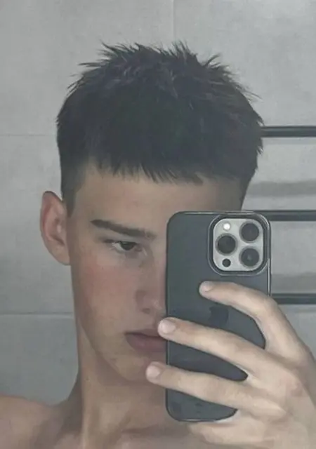 Саша из Рязани, мне 20, познакомлюсь для вирта