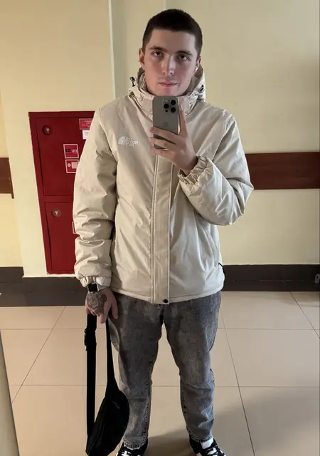 Я Костя, 20, из Москвы, ищу знакомства на одну ночь