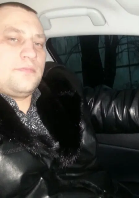 Дима з Луганська, шукаю на сайті приємне проведення часу