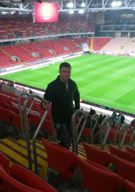 Илья из Осташкова, мне 35, познакомлюсь для приятного времяпровождения