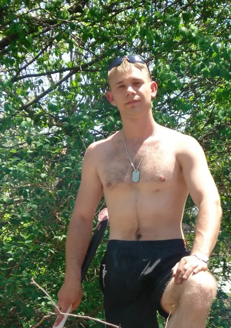 Я Юрик, 35, из Большого Камня, ищу знакомства без обязательств