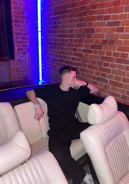 Я Владимир, 20, из Томска, ищу знакомства без обязательств