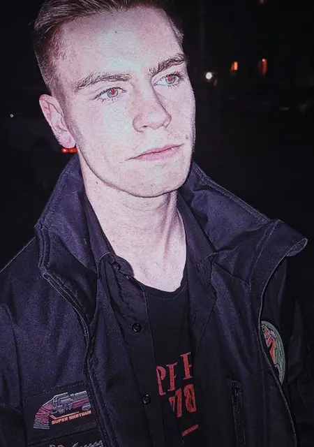 Антон из Томска, мне 20, познакомлюсь для вирта