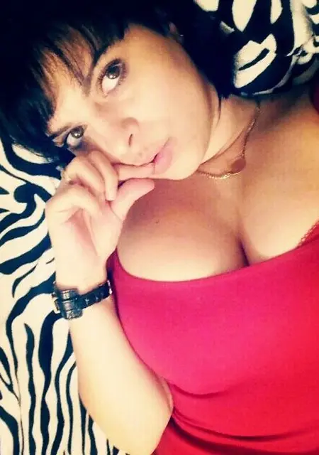 Я Анна, 33, из Артема, ищу знакомства без обязательств