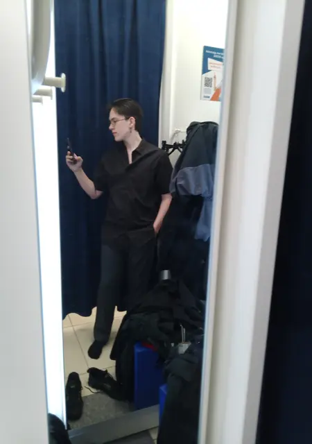 Я Владимир, 21, из Нефтеюганска, ищу знакомства без обязательств