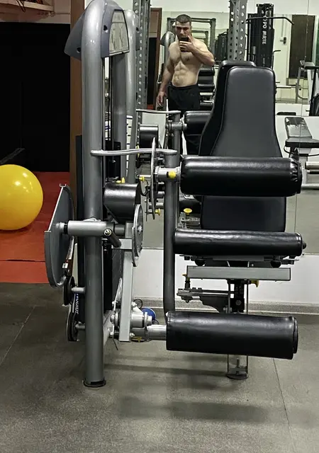 Я Рустам, 27, из Санкт-Петербурга, ищу знакомства без обязательств