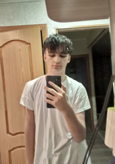 Ярослав из Новочебоксарска, мне 22, познакомлюсь на одну ночь