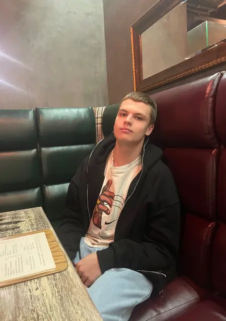 Я Давид, 21, из Подольска, ищу знакомства без обязательств