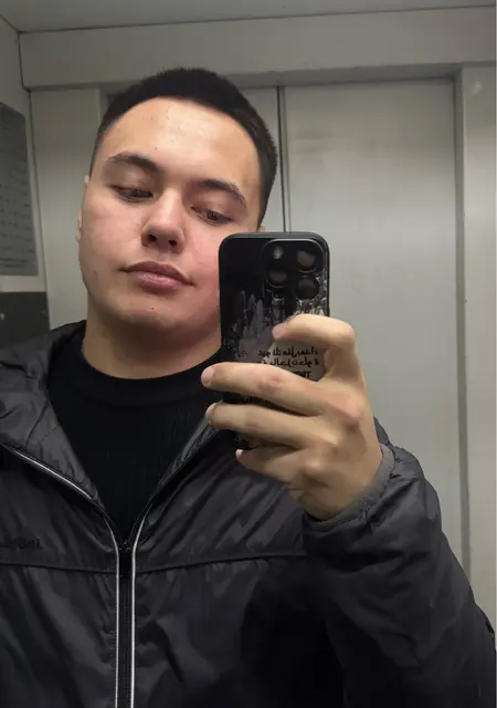 Я Артём, 20, из Красноярска, ищу знакомство для постоянных отношений