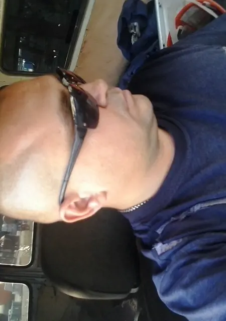 Александр из Новомосковска, ищу на сайте знакомства на одну ночь