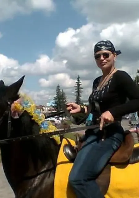 Я Юля Иванова, 43, из Томска, ищу знакомство для приятного времяпровождения