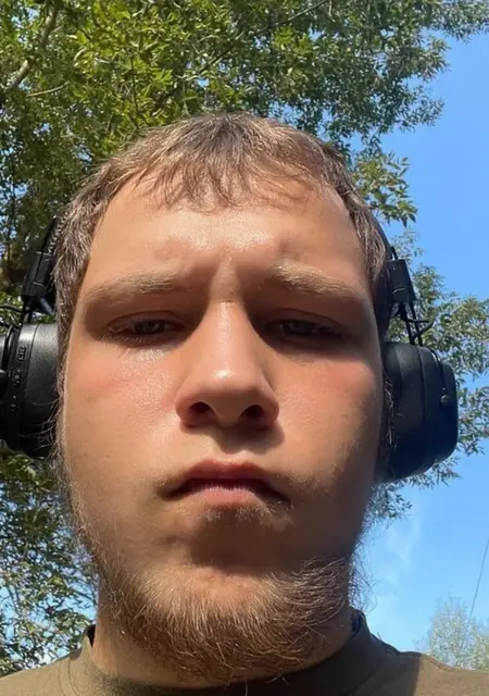 Я Виктор, 19, знакомлюсь для постоянных отношений в Серпухове