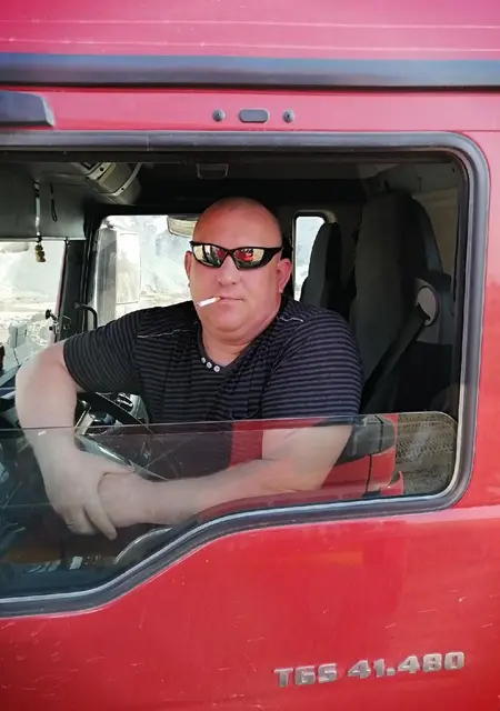 Я Анатолий, 42, из Пыти-Ях, ищу знакомства на одну ночь