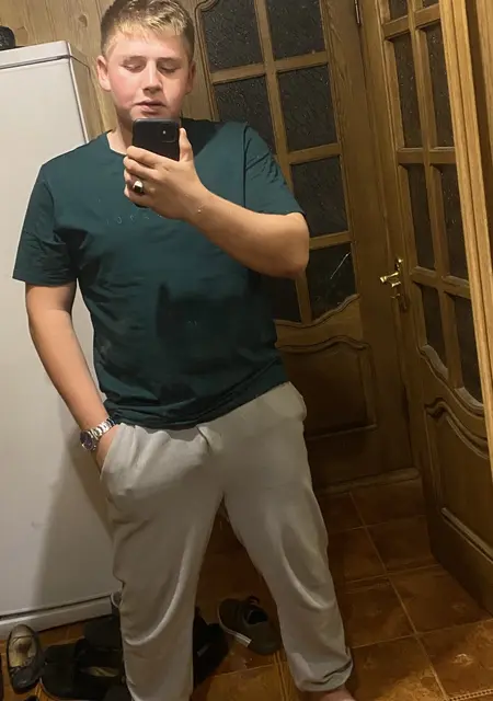 Я Серёжа, 19, из Сочи, ищу знакомства без обязательств