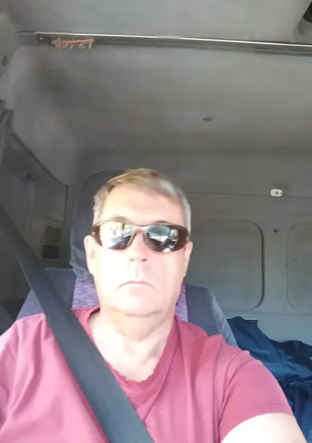 Гена из Рязани, мне 57, познакомлюсь на одну ночь