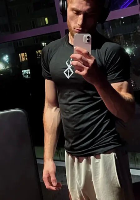 Я Syltan, 20, из Москвы, ищу знакомства на одну ночь