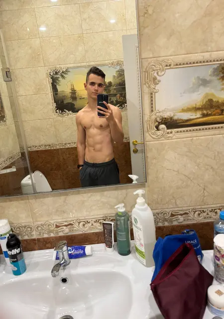 Сергей из Геленджика, мне 22, познакомлюсь на одну ночь