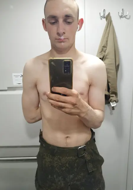 Я Вадим, 22, из Коврова, ищу знакомства на одну ночь