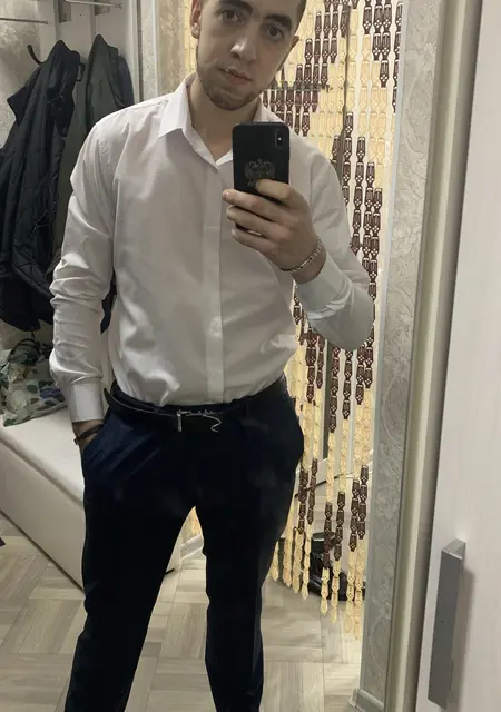 Я Эльмир, 22, знакомлюсь на одну ночь в Москве