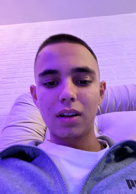 Vlad из Уссурийска, мне 20, познакомлюсь на одну ночь