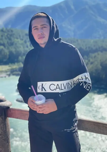 Dmitry из Барнаула, мне 26, познакомлюсь для приятного времяпровождения