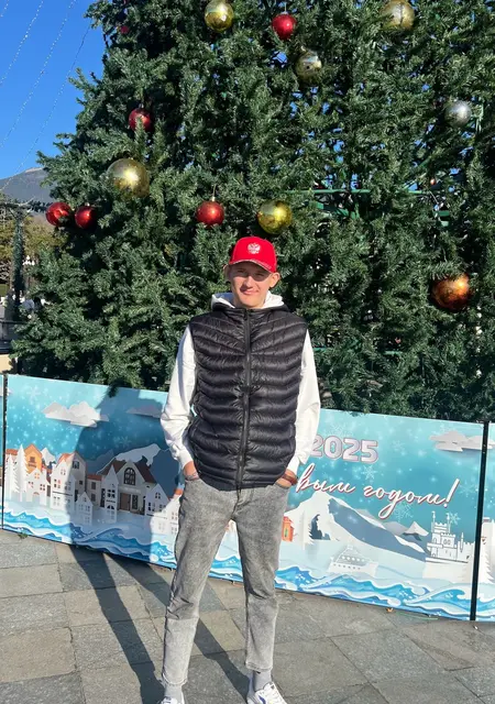 Родион из Симферополя, мне 18, познакомлюсь для постоянных отношений