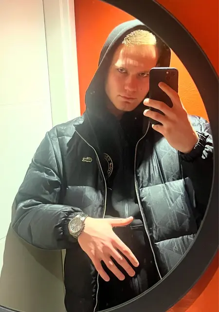 Артём из Йошкар-Олы, мне 18, познакомлюсь на одну ночь