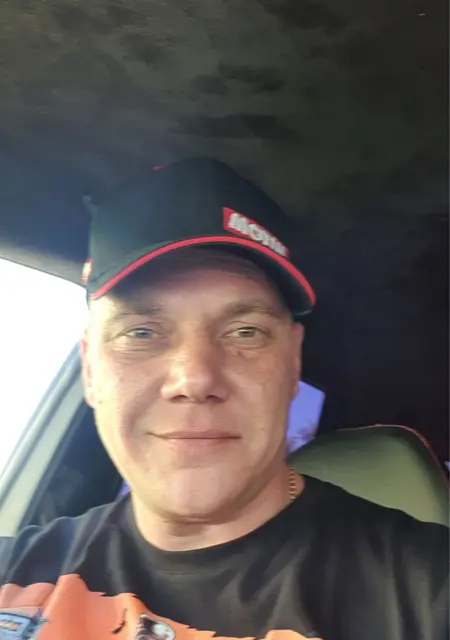 Игорь из Узловой, мне 40, познакомлюсь для совместных путешествий