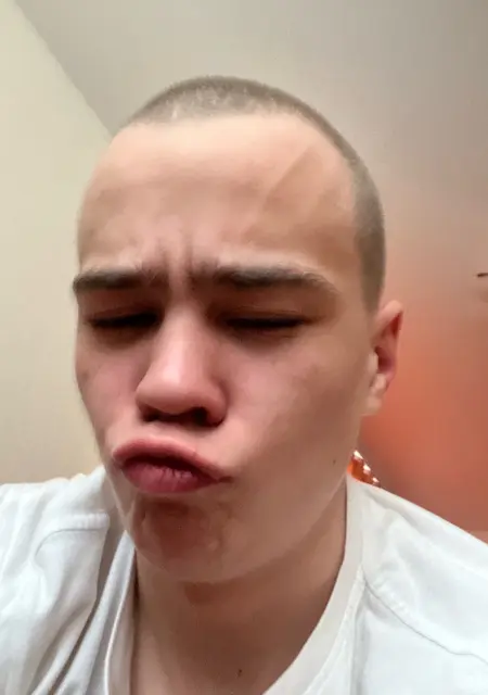 Я Данил, 20, из Екатеринбурга, ищу знакомства без обязательств