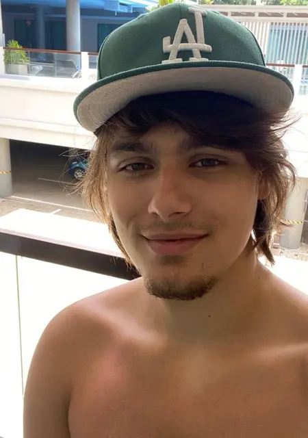 Роман из Красноярска, мне 19, познакомлюсь без обязательств