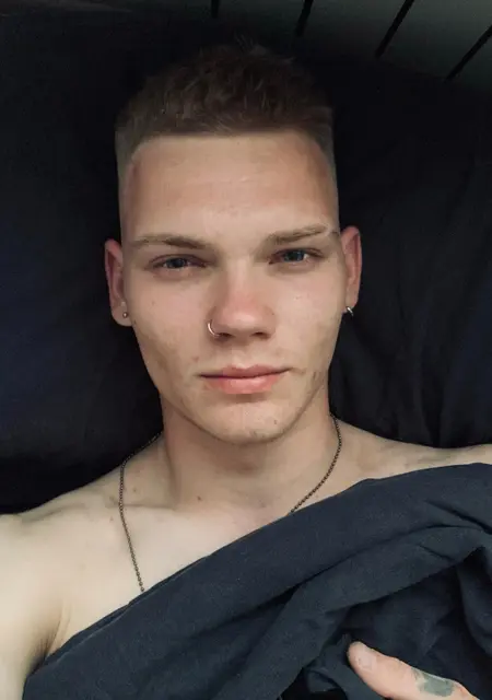 Ivan из Калининграда, мне 21, познакомлюсь на одну ночь