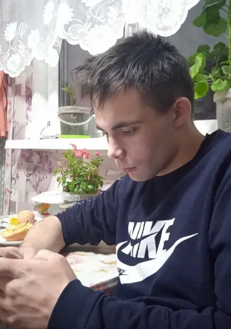 Я Сергей, 21, из Смоленска, ищу знакомства без обязательств