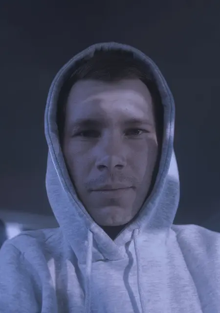 Данил из Нефтеюганска, ищу на сайте знакомства на одну ночь